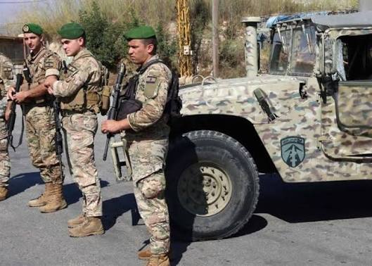 الجيش يداهم منازل في بريتال والطيبة بحثاً عن أسلحة ومطلوبين