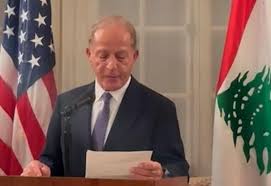 السفير الأميركي  يزور زوطر الغربية ويستهل جولته من كنيسة البلدة