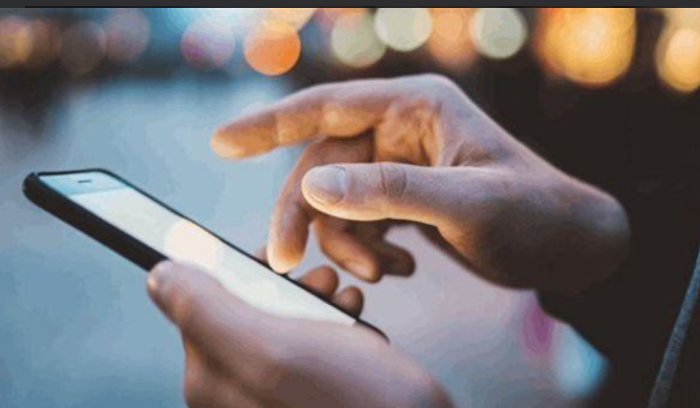لبنانيون يتلقّون اتصالات من اسرائيل: 