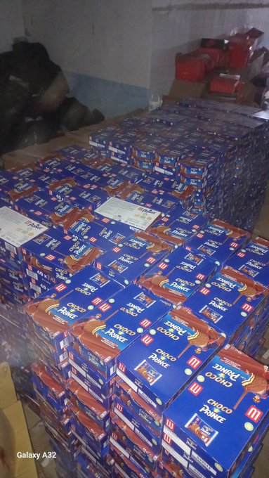 مداهمات للجمارك... ضبط متمّمات ومواد غذائية