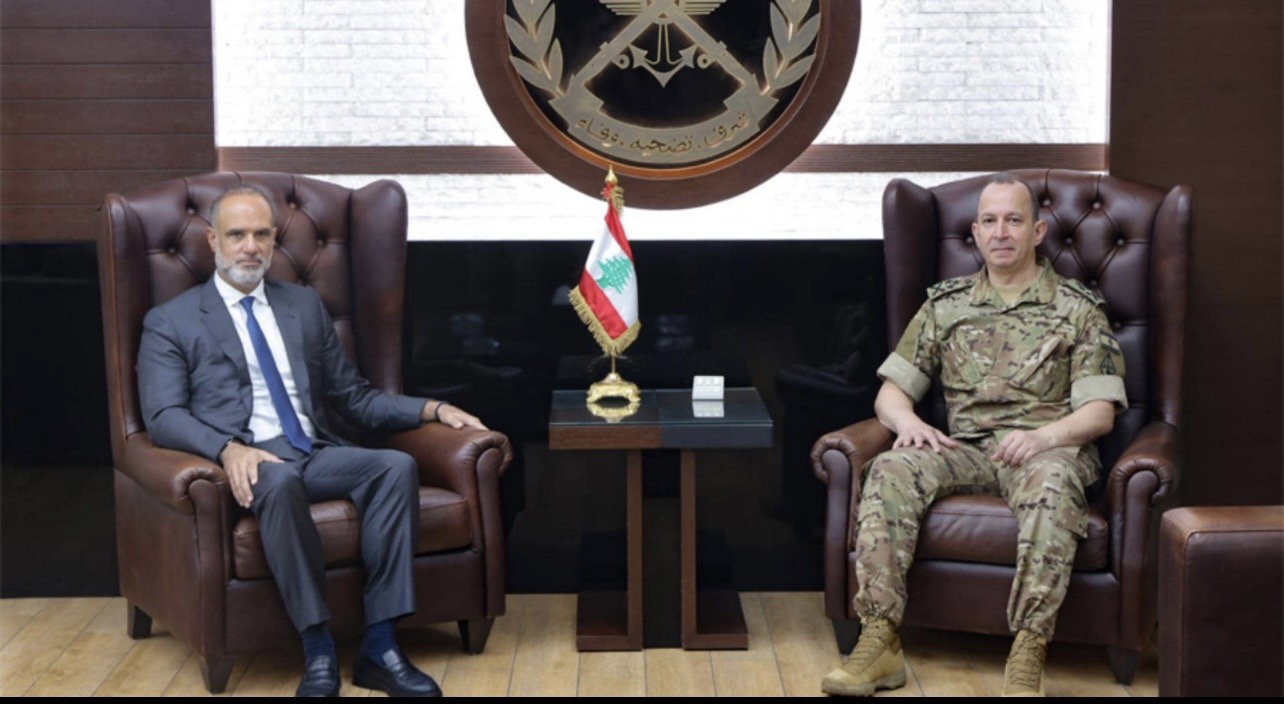إعادة تأهيل مطار القليعات بين قائد الجيش ورسامني