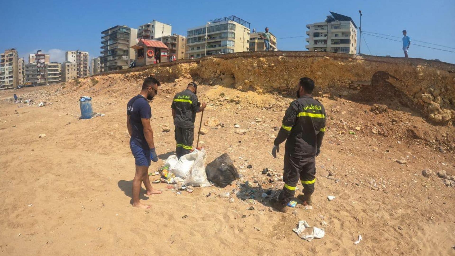 الدفاع المدني يواكب حملة التنظيف