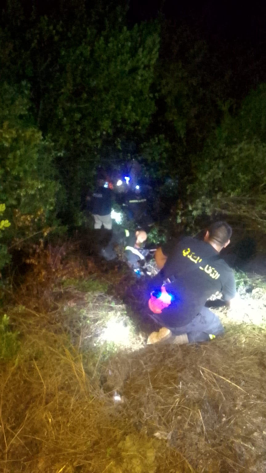 بالصور- 14 جريحًا في حادث سقوط فان في وادي غلبون