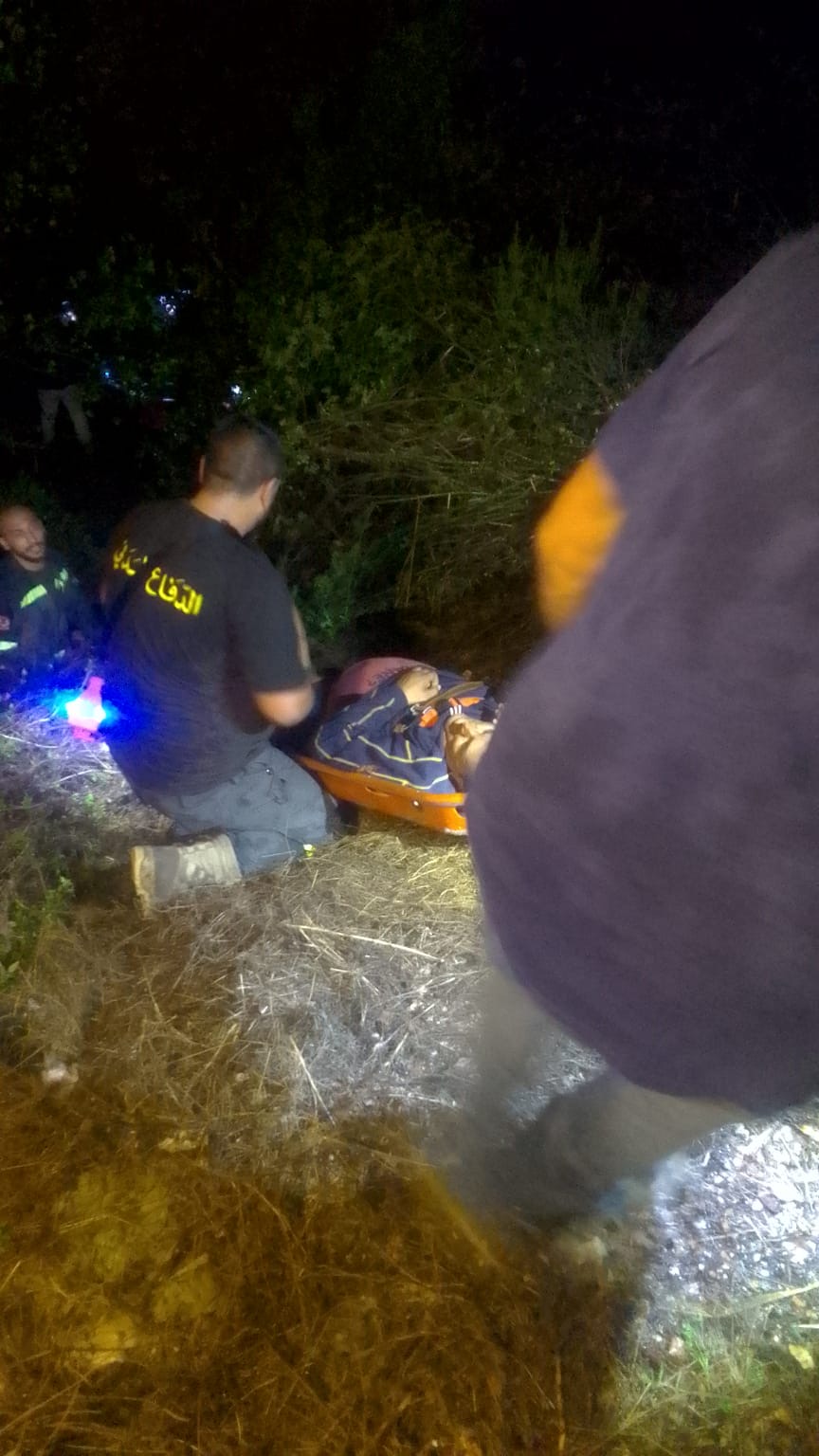 بالصور- قتيل و14 جريحًا في حادث سقوط فان في وادي غلبون