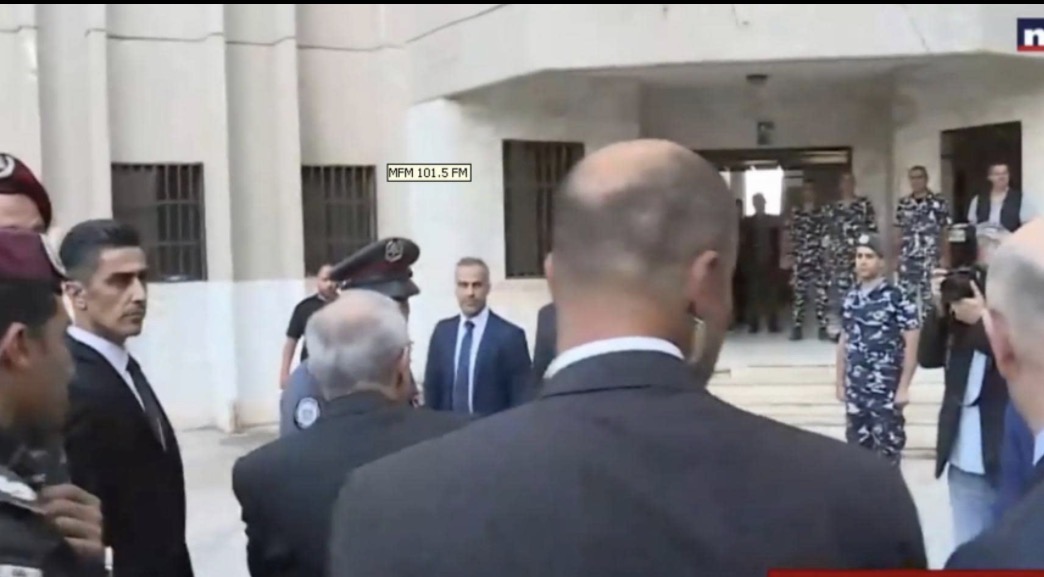 رئيس الحكومة وصل الى سرية درك  النبطية 
وتأكيد لحضور الدولة والتشديد على أولوية الانسحاب الإسرائيلي