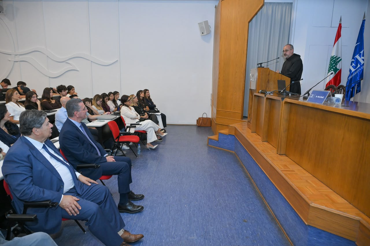جامعة الروح القدس – الكسليك تحتفي باليوم العالمي للترجمة وتبحث في مستقبل المهنة في عصر الذكاء الاصطناعي
