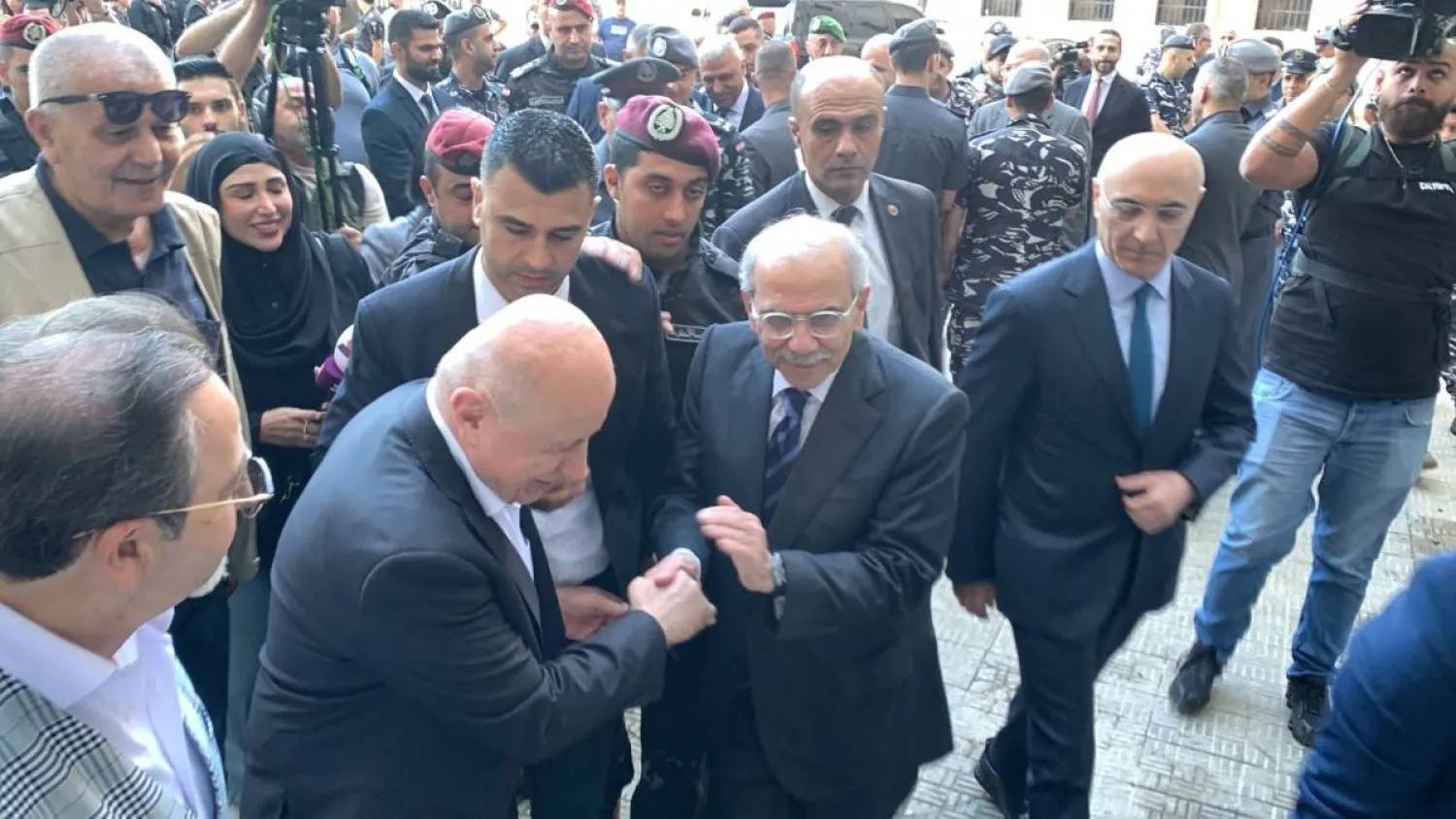 بري يكبح حملات «حزب الله» على رئيس الحكومة اللبنانية<br />
تسريع وتيرة تفعيل مؤسسات الدولة في الجنوب