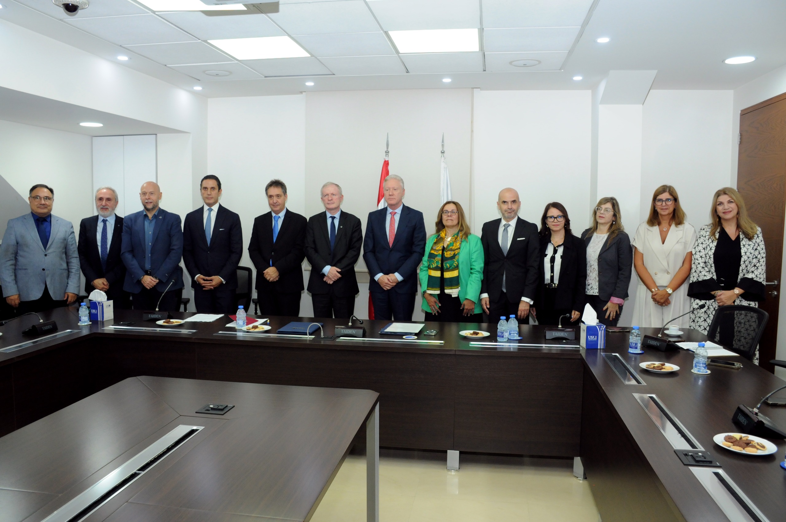 وزارة الخارجية والمغتربين وجامعة القدّيس يوسف في بيروت تعزّزان التعاون الدبلوماسي و الإقتصادي
