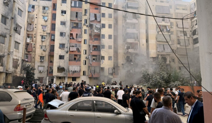 العثور على شخص تحت الأنقاض