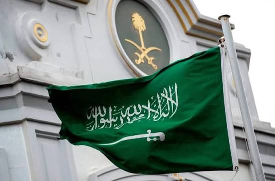 السعودية تدعو المتضررين من تعطل الرحلات إلى الرياض للتواصل مع بعثاتها الدبلوماسية