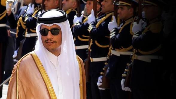 قطر قاطرة كهربائية وناقوس إنذار من الحرب و