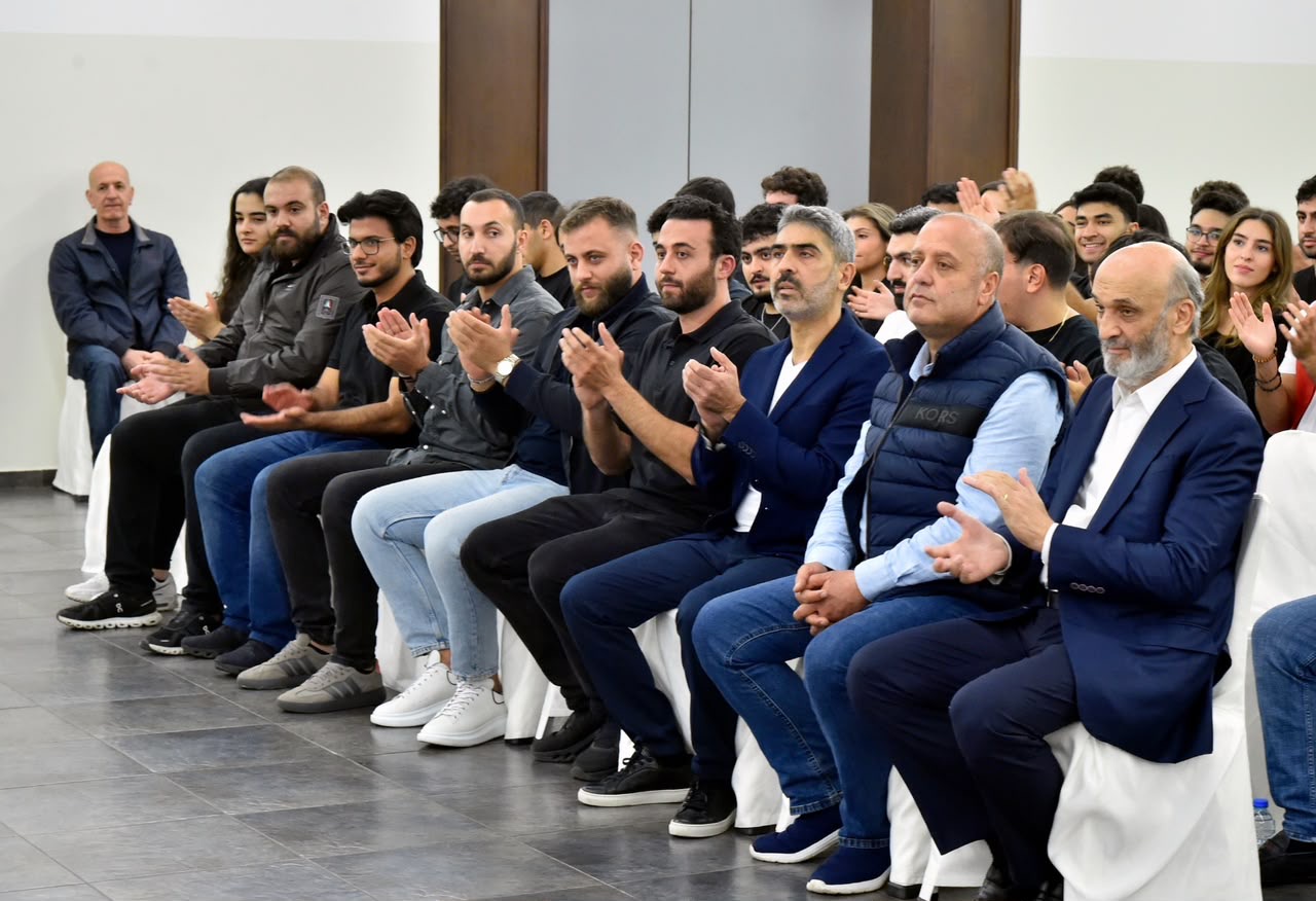جعجع لطلاب «القوات»: المجتمع فتح لنا ذراعيه وثقته بنا مسؤولية كبيرة لبناء الدولة التي يحلم  بها اللبنانيون