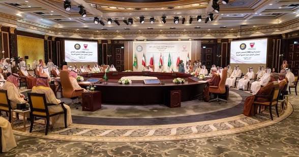 مجلس التعاون الخليجي يدين الاعتداءات الإيرانية والحوثية ويدعو إلى ضمان أمن الملاحة في هرمز وباب المندب