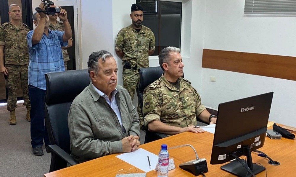 فهمي التقى كبار الضباط في ثكنة بنوا – صور