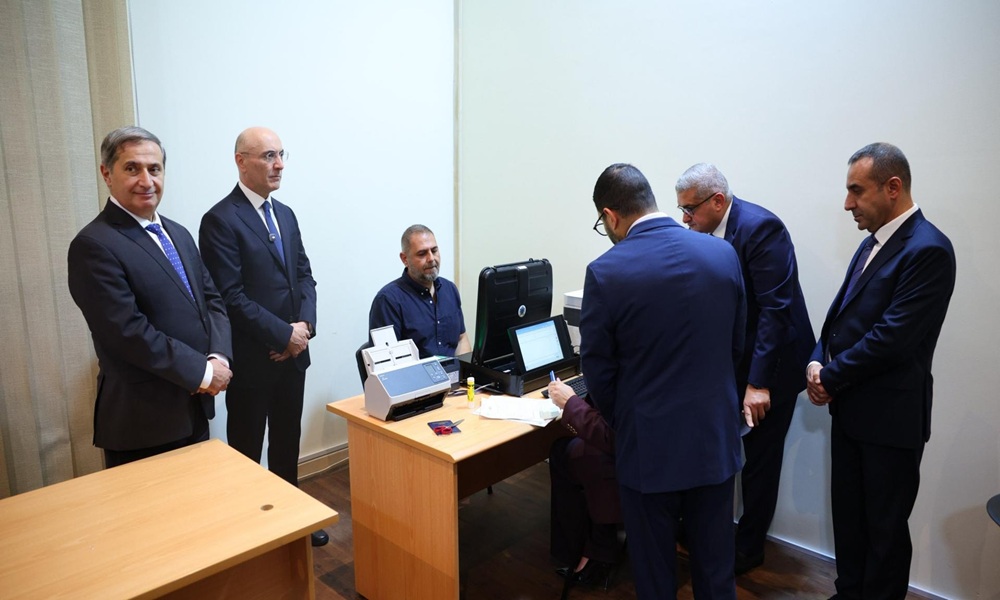 الحجار يطلق خدمة البصمة البيومترية لجوازات السفر في قطر