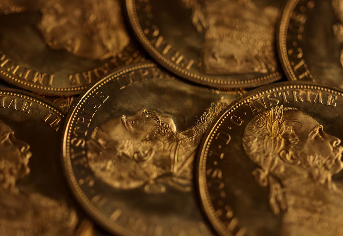 الذهب يتراجع للجلسة الرابعة على التوالي بفعل ارتفاع أسعار النفط ومخاوف التضخم