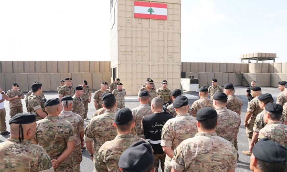 قائد الجيش بالنيابة يتفقّد عددًا من مراكز الجيش عند الحدود