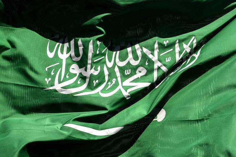 السفارة الأميركية في الرياض تطلب من كل الموظفين غير الأساسيين وعائلاتهم مغادرة السعودية