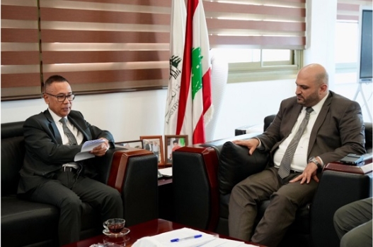 ناصر الدين يعرض والسفير الإندونيسي لتعزيز التعاون في المجال الصحي