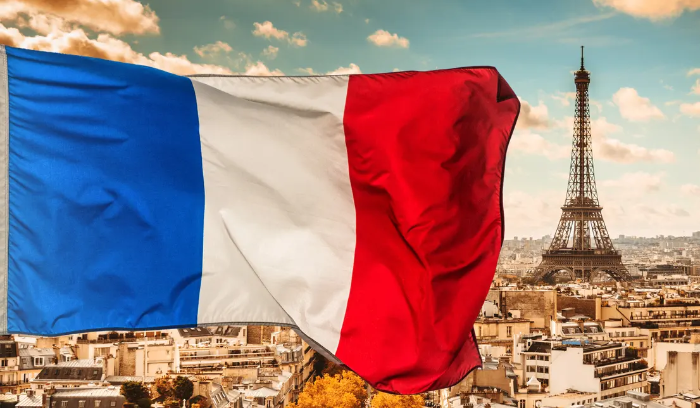 فرنسا تدعو رعاياها للإمتناع عن السفر إلى لبنان