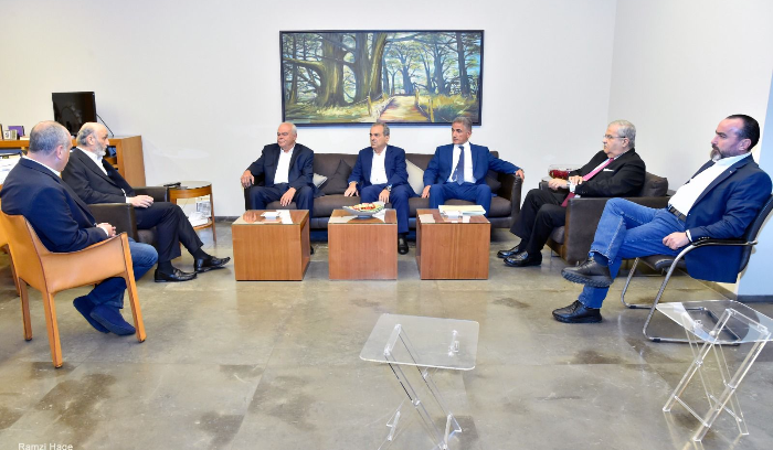 جعجع بحث مع وفد من رؤساء بلديات ساحل بعبدا  التطورات السياسية والتعاون  لمواجهة  الوجود السوري غير الشرعي