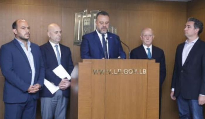 عريضة من 