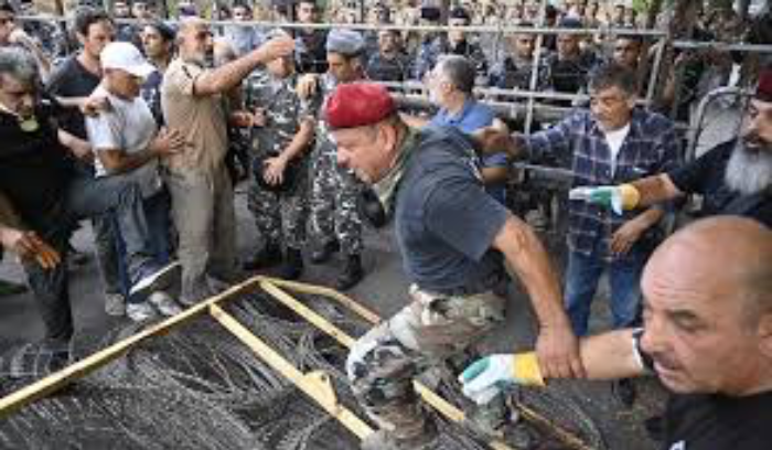 قطع الطريق على مواجهة دموية بين العسكر.. وميقاتي للتفاوض<br />
بوريل في بيروت اليوم مودِّعاً.. والتصعيد جنوباً يفاقم المخاوف