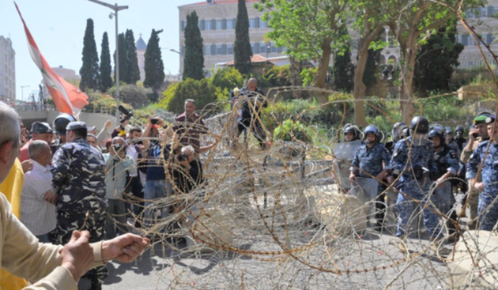 استنزاف ميداني وداخلي... والهمّ المطلبي يعود إلى الشارع