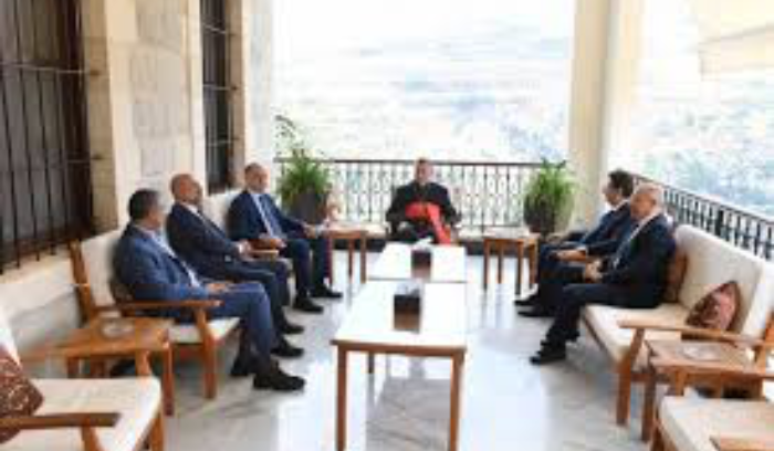 النواب الأربعة يستظلون ثوابت بكركي: 