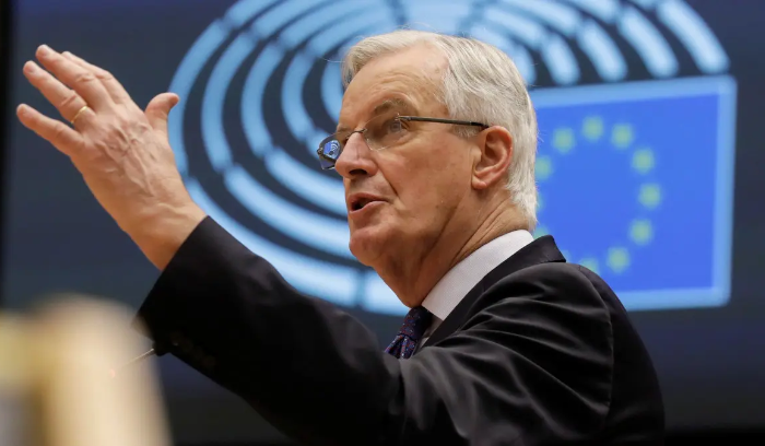 ماكرون يكلف ميشال بارنييه بتشكيل الحكومة