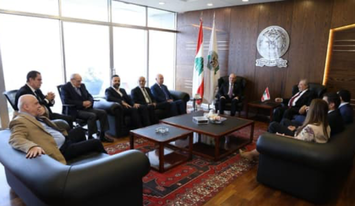 وزير الدفاع: أطعموا الجيش ليطعمكم