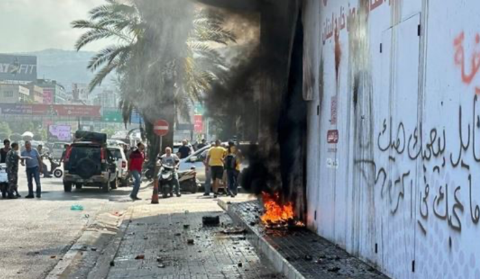 إضرام النار في مصرف وإحتجاز الموظفين