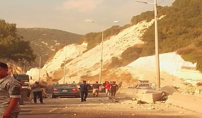 إنهيار جزء من حائط بعد نفق شكا