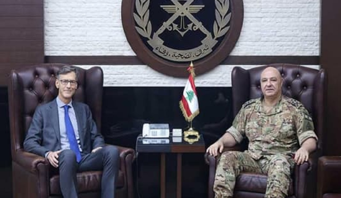 الأوضاع العامة بين قائد الجيش وسفير مملكة هولندا