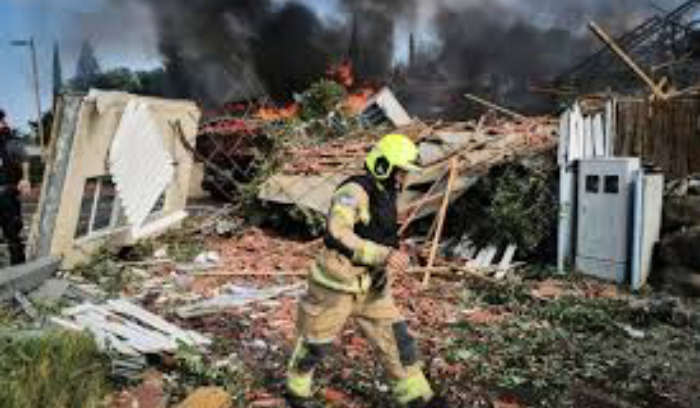 تقارير إستخباراتيّة أميركيّة تحذر «إسرائيل» من أن الحرب ضدّ لبنان ستُفجّر حرباً إقليميّة<br />
مُفاوضات غزة عالقة حول ممرّ «فيلادلفيا» ومَن سيُسيطر على شمال القطاع<br />
<br />
«تل ابيب» قدّمت للقاهرة خرائط انتشار جيشها في غزة… فماذا سيكون ردّ “حركة ح”؟