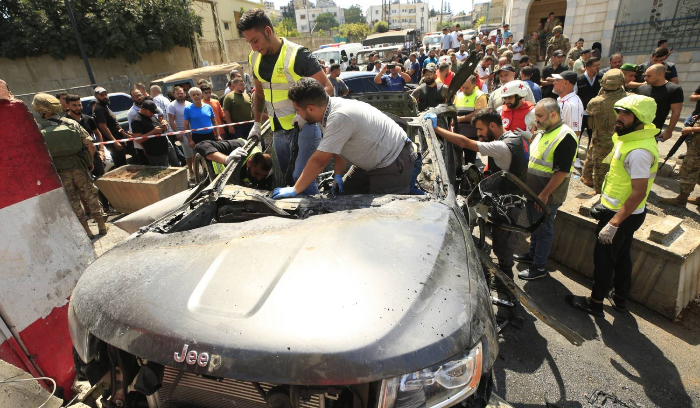 تصعيد عسكري وأمني يسابق «حرباً إسرائيلية وشيكة» على لبنان<br />
اغتيال قيادي بـ«فتح»… و«حزب الله» يقصف الجولان وطبريا رداً على غارات البقاع