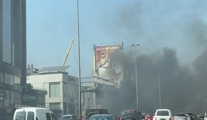 دخان كثيف على أوتوستراد ضبية
