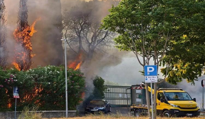 نشوب حريق هائل شمال شرق روما