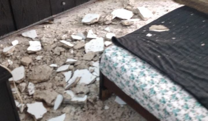 انهيار سقف منزل في بيروت والأهالي في عكار خرجوا إلى الشوارع