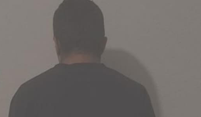 يسرق 
