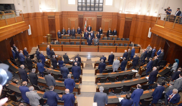 نائب يطلب من السفارة السورية دعوة مواطنيها للمغادرة