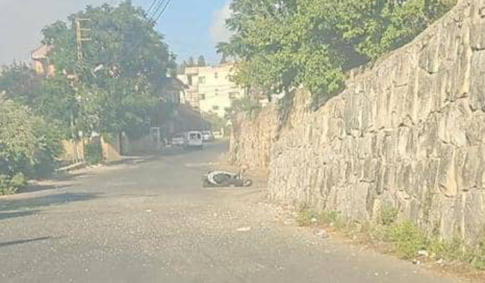 جريح باستهداف دراجة نارية بين جبشيت وعبا