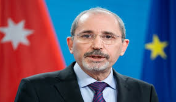 أيمن الصفدي سلم الرئيس الإيراني رسالة من العاهل الأردني