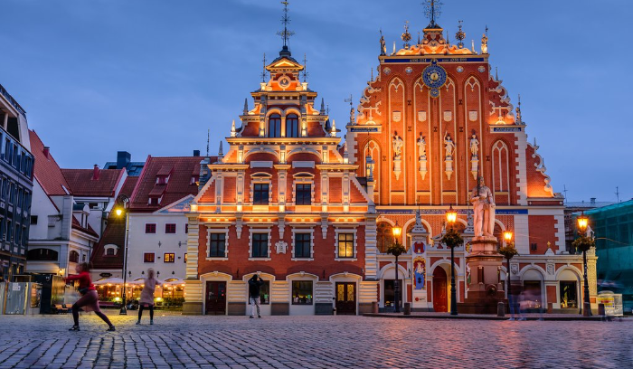 لاتفيا تدعو رعاياها لمغادرة لبنان فورًا وسط تصاعد التوترات مع إسرائيل