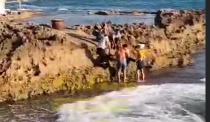 سلبوهما ورموهما في البحر في شكا
