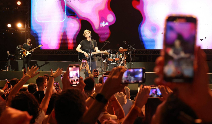 اللبنانيون يعيشون على حافة الحرب... سباق بين التهدئة والتصعيد<br />
المغتربون يتوافدون... والرئاسة تتحوّل ورقة مقايضة