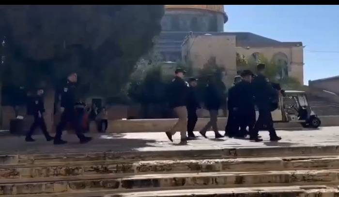 وزير إسرائيلي يقتحم المسجد الأقصى