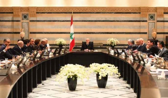 بين خبر استقالة وزير المال ونفيه... أين الدستور؟ لا يحق لمجلس الوزراء ولا لرئيسه تعيين البديل!