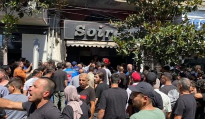 حريقٌ في محلّ للألبسة... واختناق فتاة!