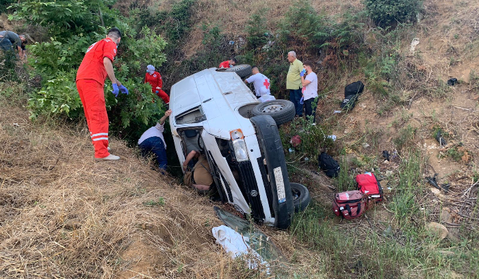 ٩ إصابات في إنقلاب  حافلة في وادٍ